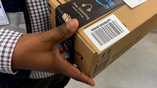 Hệ thống kho hàng Amazon: Đóng gói sản phẩm